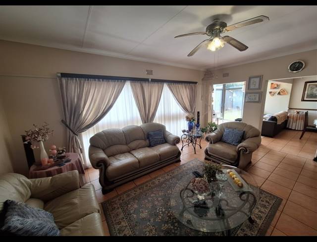 3 BEDROOM HOUSE FOR SALE IN VANDERBIJLPARK SE 2